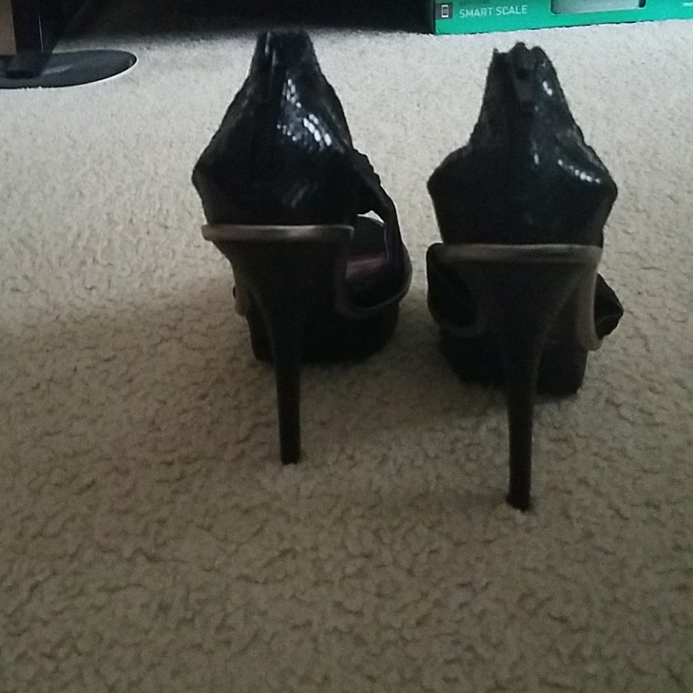 Shoes - Picture 4 of 6